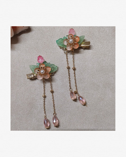 1 Pair Of Korean Flower Hair Clip with Pearl, Dangling Chain with Leaf Charms, Gold Tone, Floral Design For Kids And Girl
