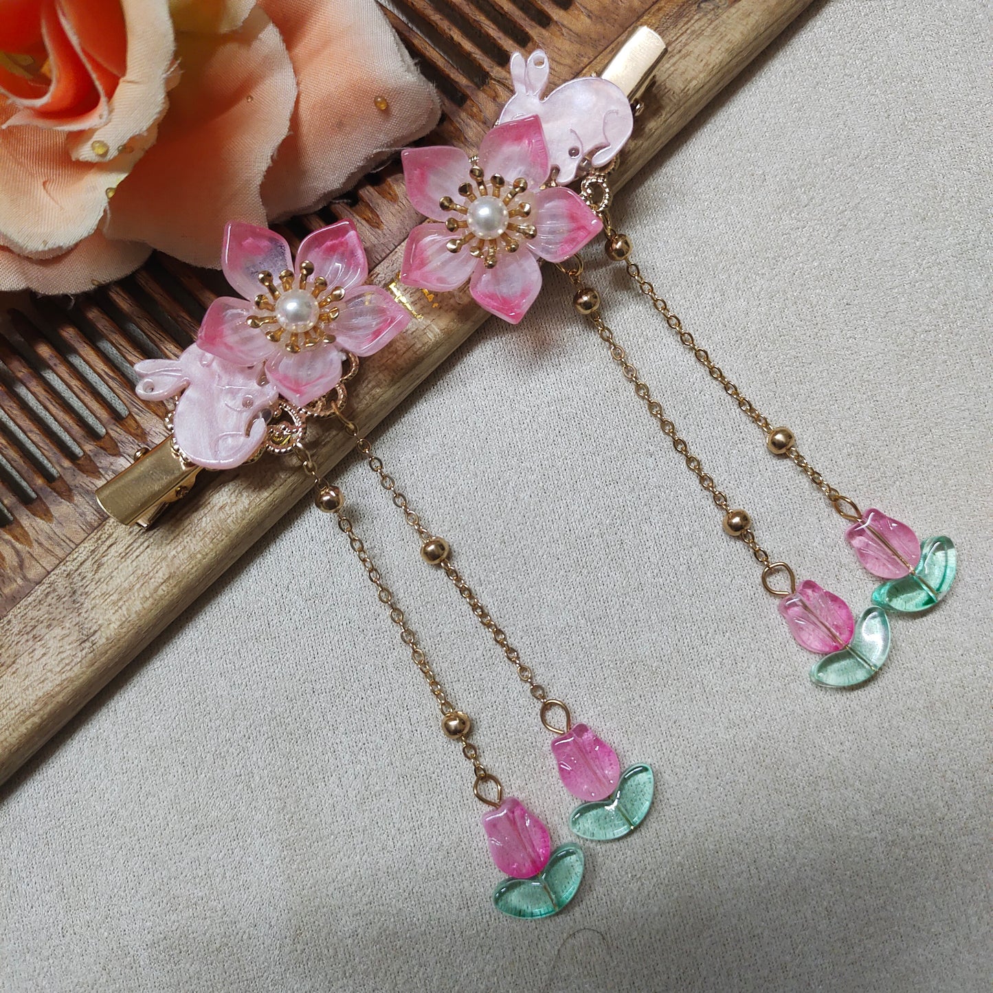 1 Pair Of Korean Flower Hair Clip with Pearl, Dangling Chain with Leaf Charms, Gold Tone, Floral Design For Kids And Girl